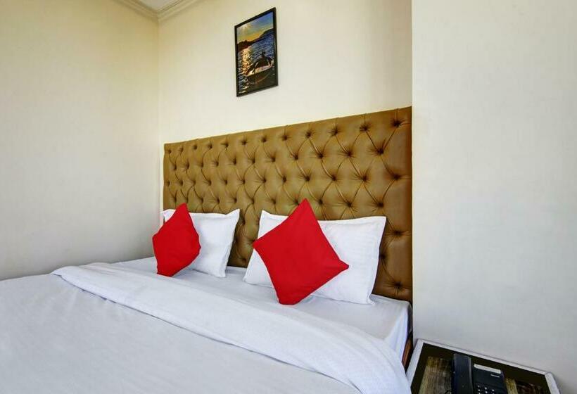 اتاق کلاسیک سه تخته, Oyo Flagship The Green Park Shimla