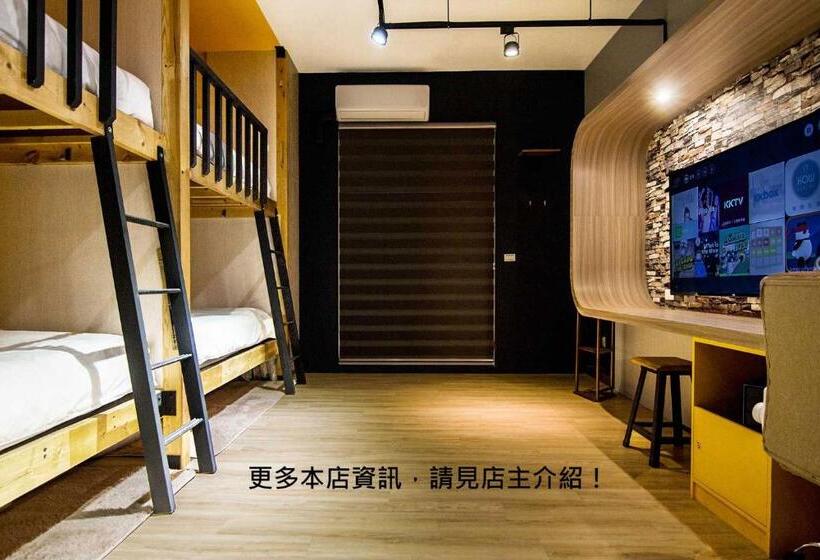 اتاق استاندارد چهارنفره با بالکن, Rgb Bnb