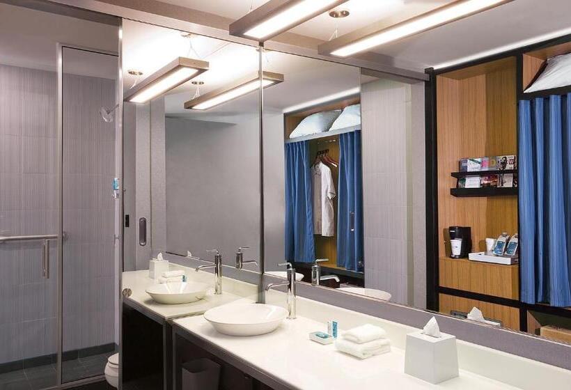 Номер Стандарт 2 Двуспальные Кровати, Aloft Dynamic Town