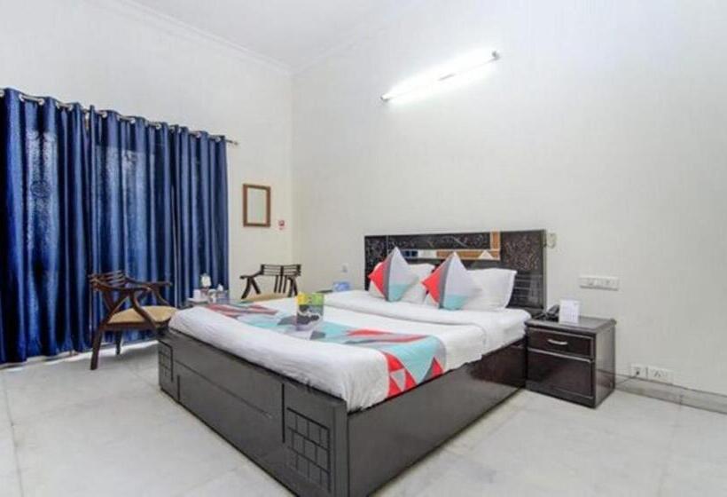 Deluxe Zimmer, Fabexpress Ashray