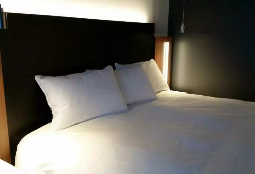 クイーンベッドのスーペリアルーム, Grand Times Hotel Drummondville