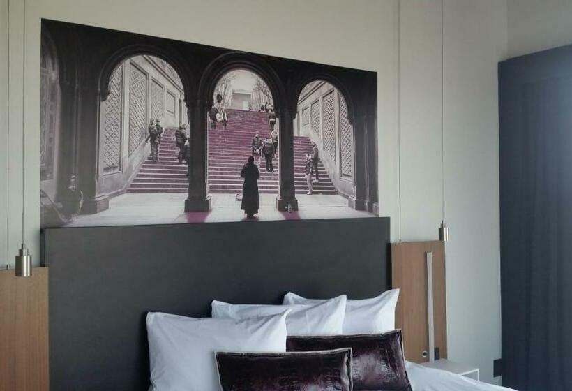 اتاق سوپریور با تخت بزرگ, Grand Times Hotel Drummondville