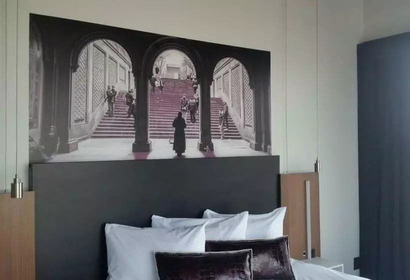 キングサイズベッドのスーペリアルーム, Grand Times Hotel Drummondville