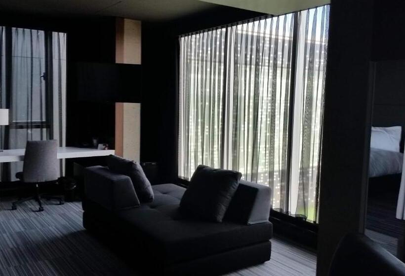 سوئیت با تخت بزرگ, Grand Times Hotel Drummondville