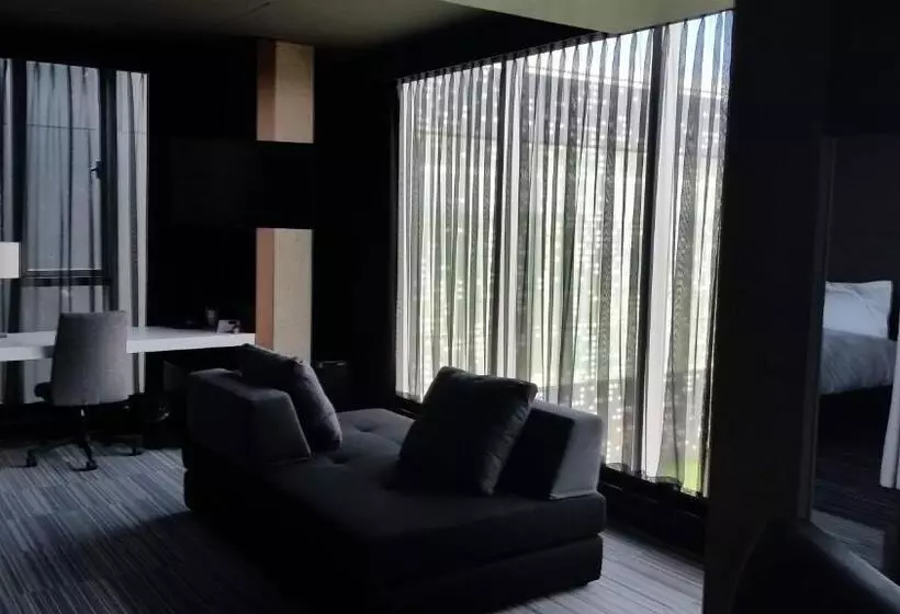 キングサイズベッドのスイートルーム, Grand Times Hotel Drummondville
