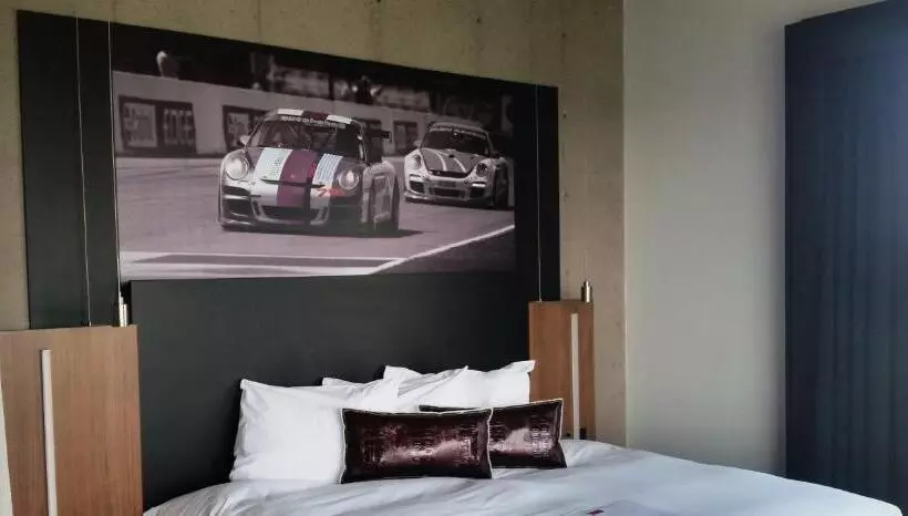 キングサイズベッドのスイートルーム, Grand Times Hotel Drummondville