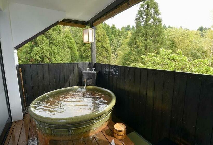 Номер Deluxe, Kirishima Kanko