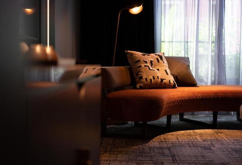 Номер Superior, Kirishima Kanko