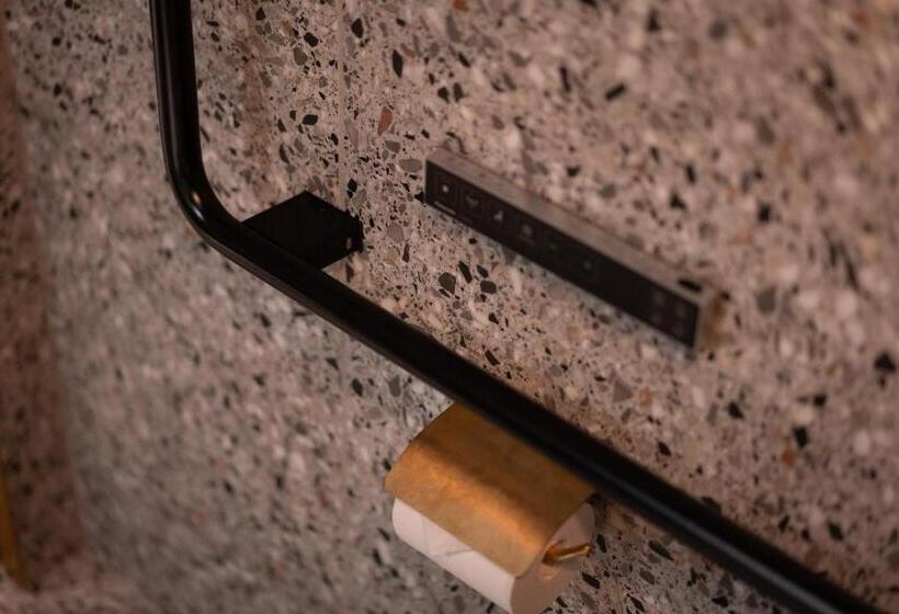 Номер Superior, Kirishima Kanko