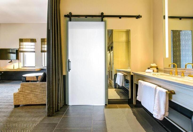 Полулюкс, Watermark Baton Rouge, Autograph Collection