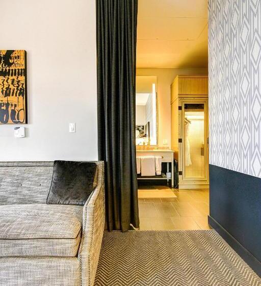 Полулюкс, Watermark Baton Rouge, Autograph Collection