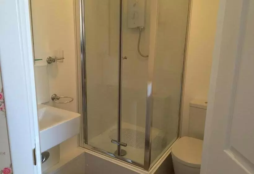 اتاق سوپریور خانوادگی, 16 Pilrig Guest House