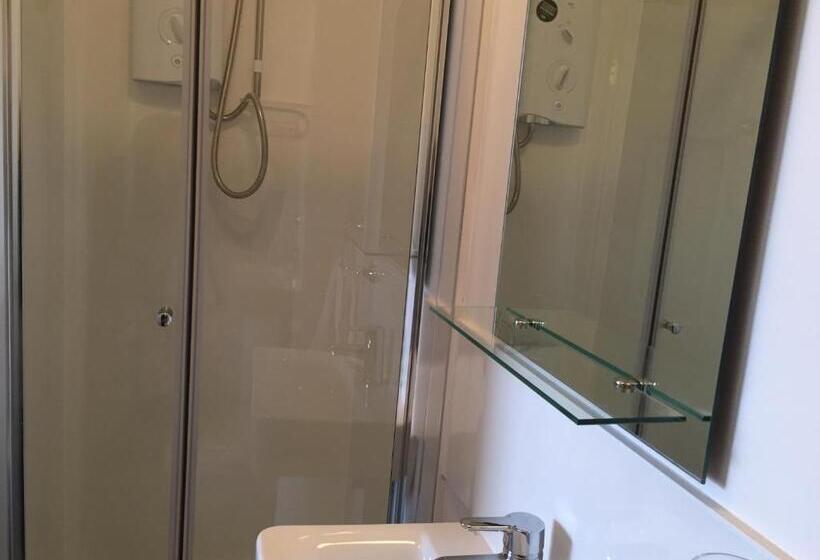 חדר סטנדרט לשלושה, 16 Pilrig Guest House