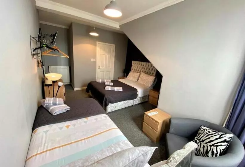 اتاق استاندارد سه نفره, 16 Pilrig Guest House