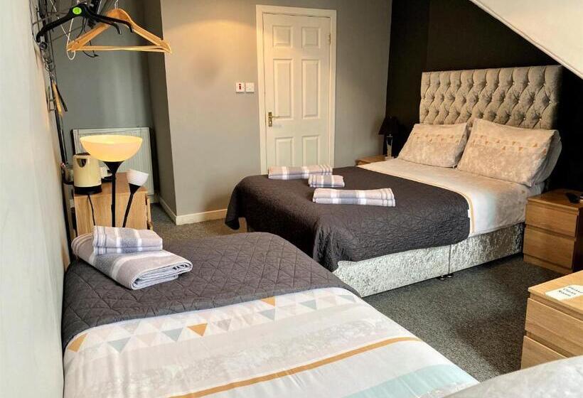 חדר סטנדרט לשלושה, 16 Pilrig Guest House