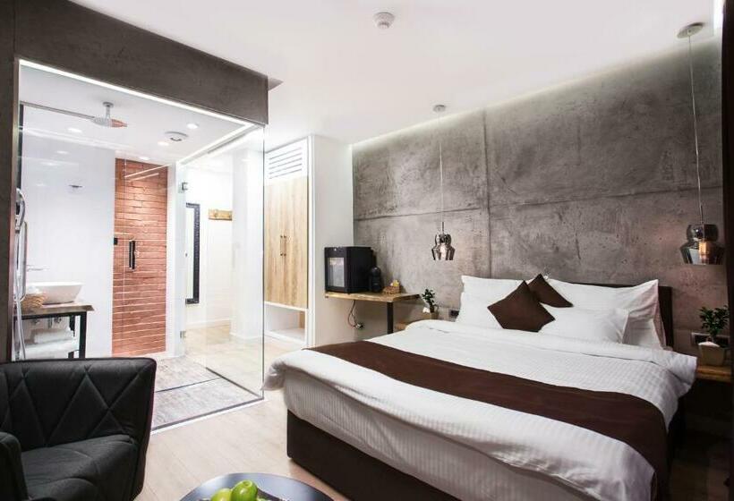 اتاق لوکس, One Luxury Suites