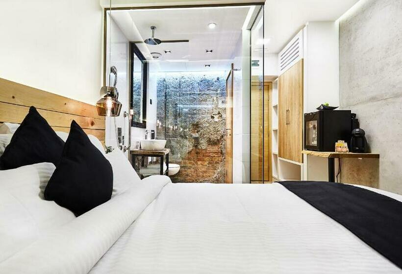 اتاق لوکس, One Luxury Suites