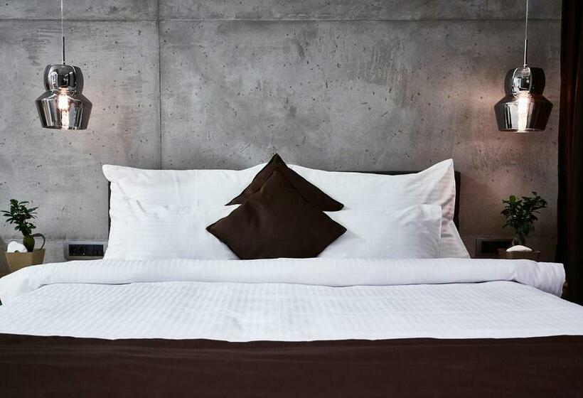 اتاق لوکس, One Luxury Suites