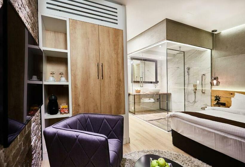 اتاق لوکس, One Luxury Suites