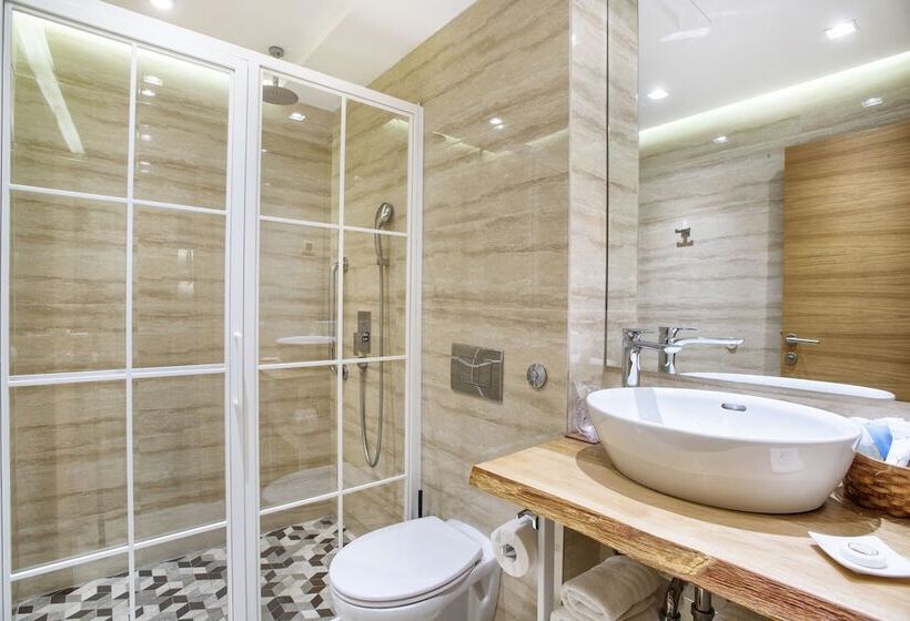استودیو کامفورت, One Luxury Suites