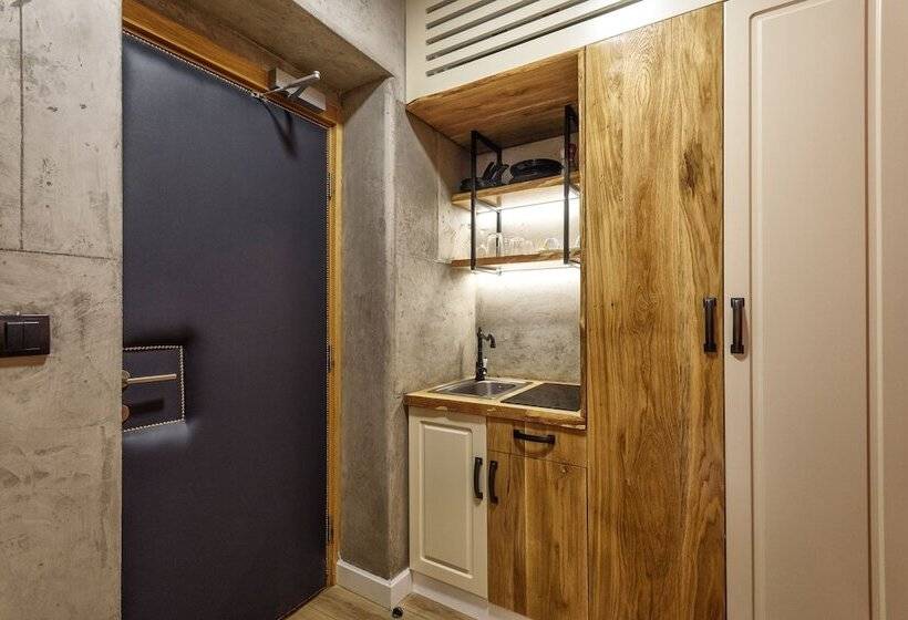 استودیو کامفورت, One Luxury Suites