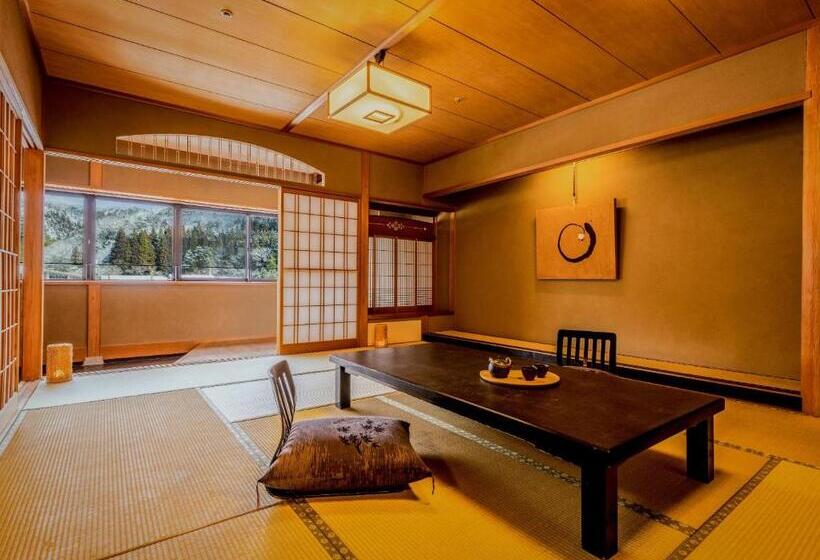 Camera Superiore Vista Fiume, Ooedo Onsen Monogatari Miyoshiya