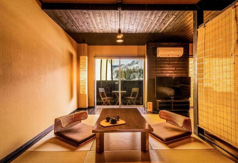 Camera Superiore Vista Fiume, Ooedo Onsen Monogatari Miyoshiya