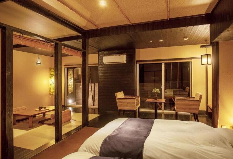 Camera Superiore Vista Fiume, Ooedo Onsen Monogatari Miyoshiya