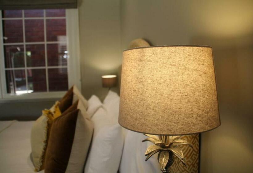 חדר סטודיו סטנדרד, The Houston Wagga