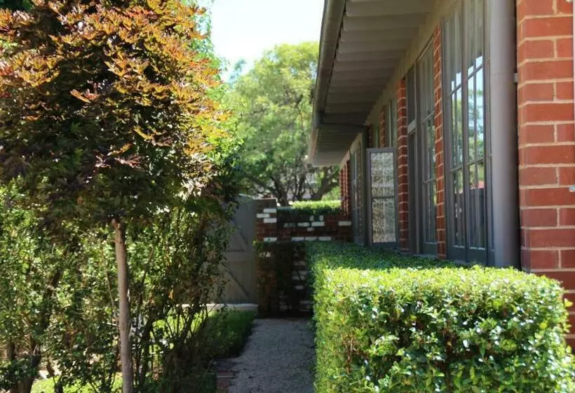 ジュニアスイート, The Houston Wagga