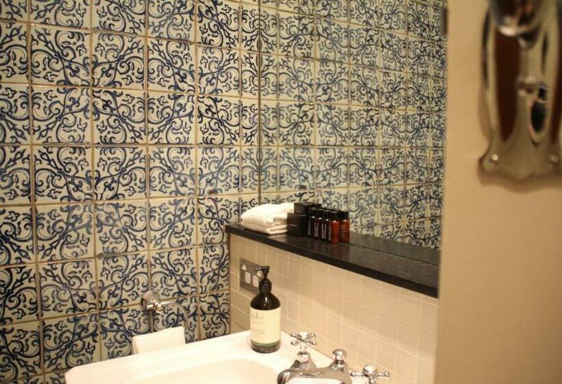 סוויטת ג'וניור, The Houston Wagga