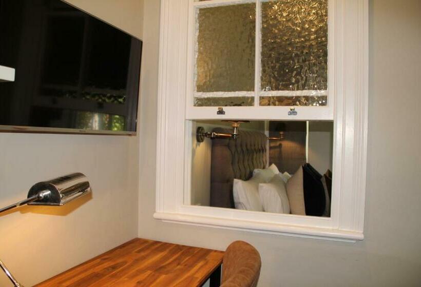 סוויטת ג'וניור, The Houston Wagga