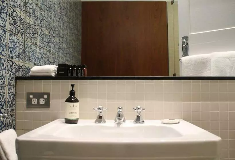 ジュニアスイート, The Houston Wagga
