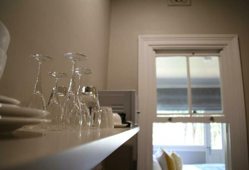 סוויטת ג'וניור, The Houston Wagga