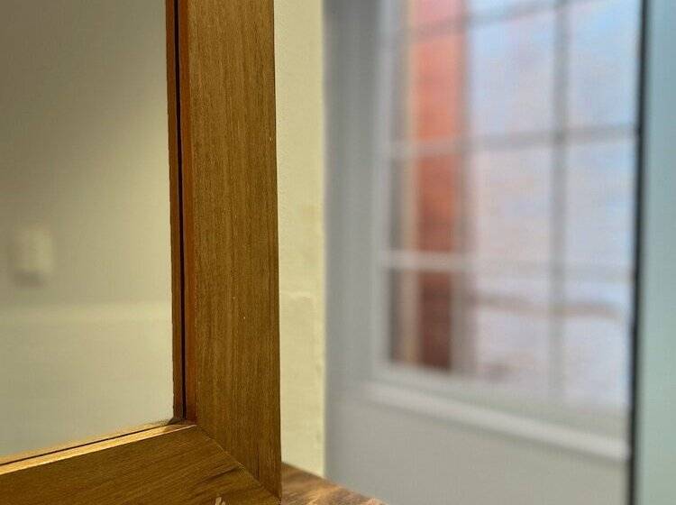 חדר סטודיו סטנדרד, The Houston Wagga