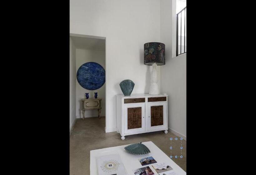 패밀리 스위트, Zahir Country House