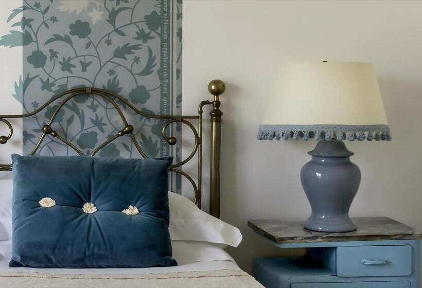 سوییت خانوادگی, Zahir Country House