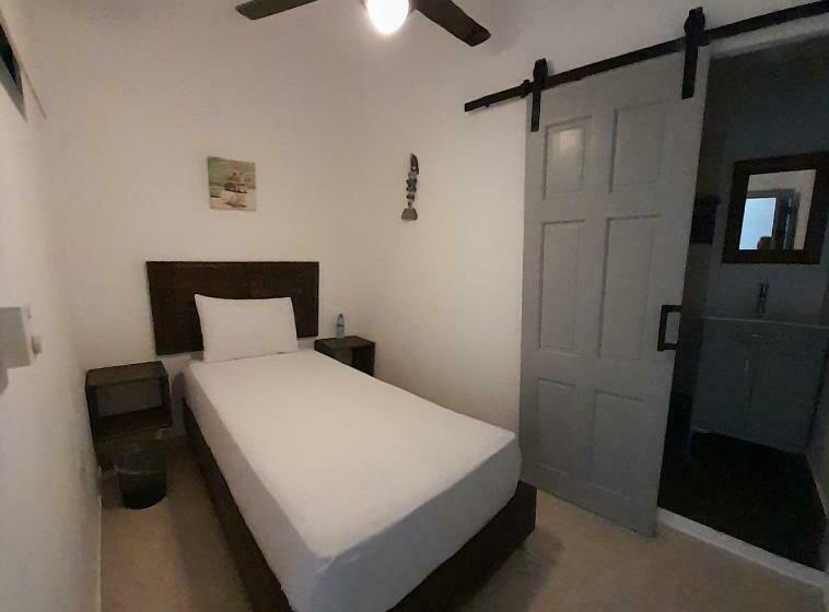 اتاق لوکس, Hostal Marina Samana