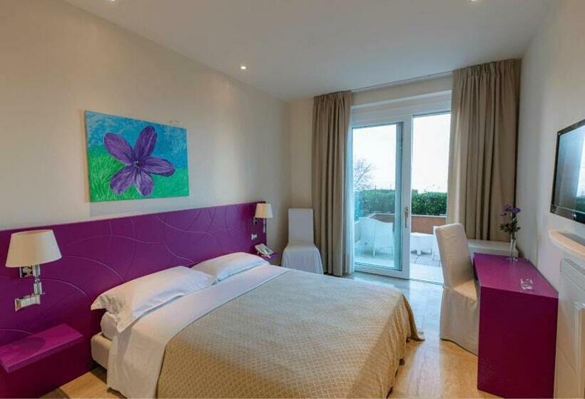 غرفة قياسية مزوَّدة بتراس, Villa Garulli