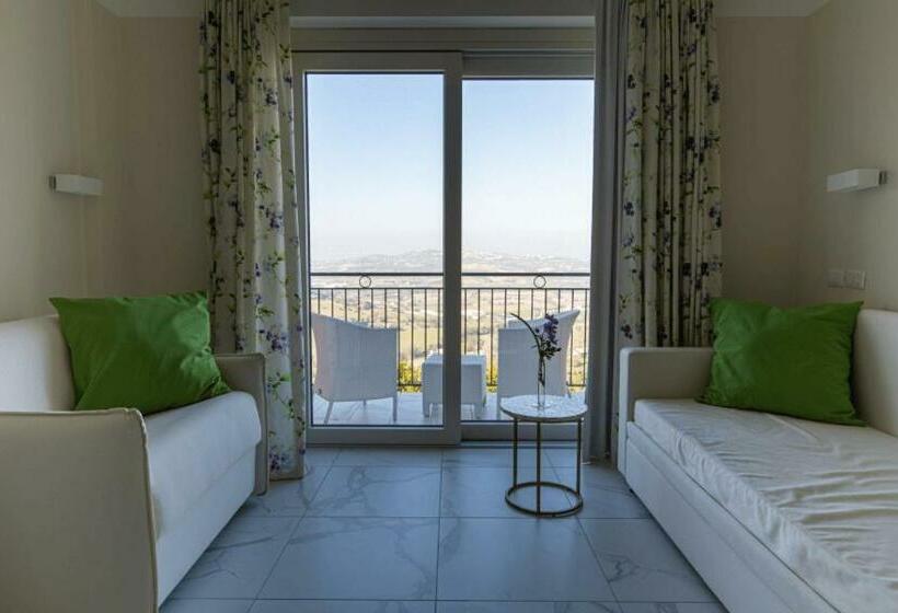 جناح مزوَّد بشرفة, Villa Garulli