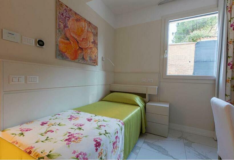 غرفة قياسية فردية, Villa Garulli