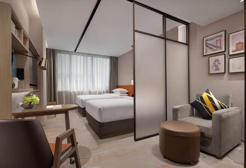 Standardrum, Home2 Suites By Hilton Wuhan Hankou Railway Station