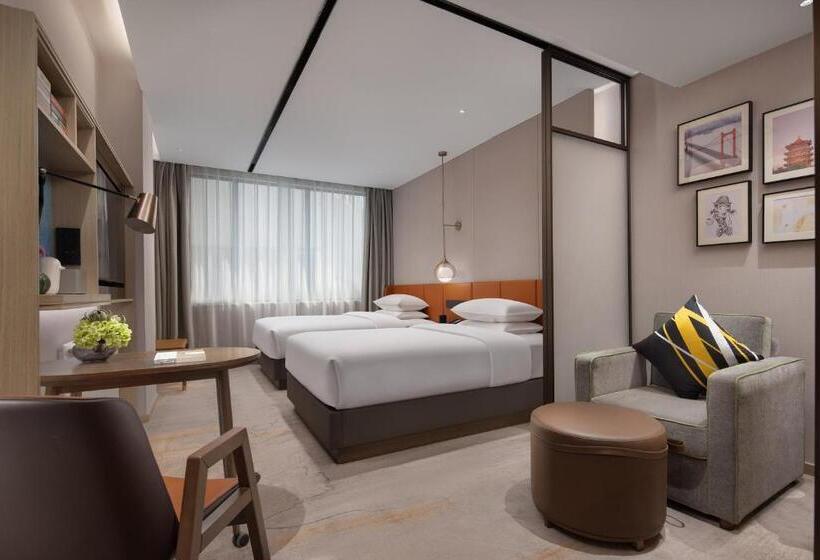 Standardrum, Home2 Suites By Hilton Wuhan Hankou Railway Station