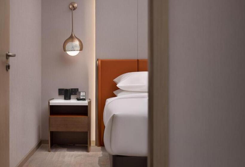 Deluxe Svit, Home2 Suites By Hilton Wuhan Hankou Railway Station