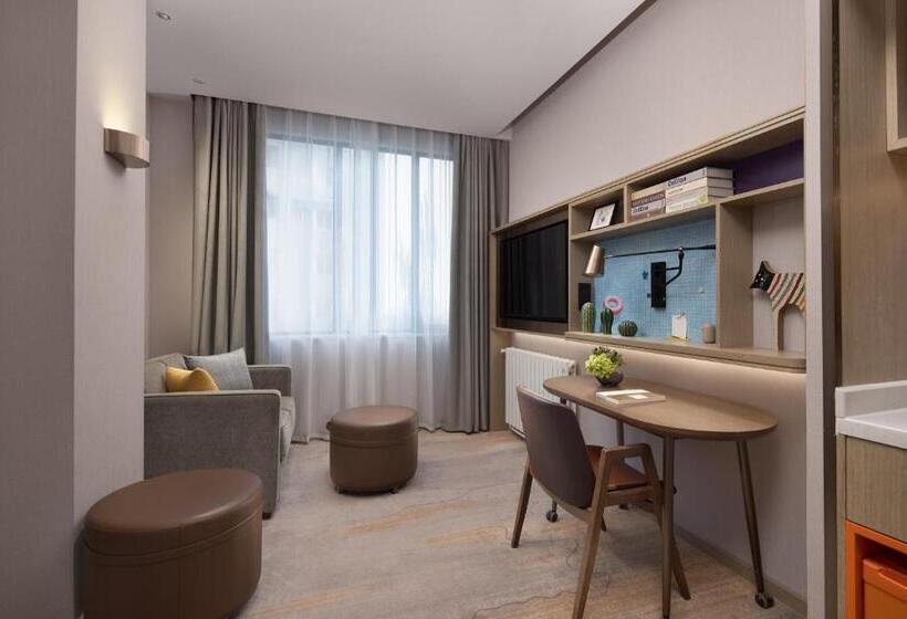 Deluxe Svit, Home2 Suites By Hilton Wuhan Hankou Railway Station
