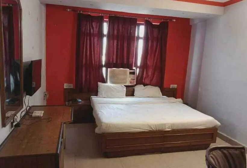 اتاق کلاسیک سه تخته, Oyo Hotel Shan