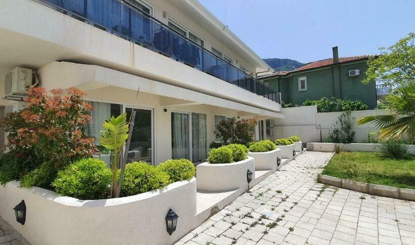 דירת חדר נוף לגינה, Near Oludeniz Beach Cozy Room With Kitchen