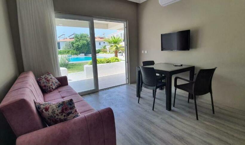 庭の見える１ベッドルームアパートメント, Near Oludeniz Beach Cozy Room With Kitchen