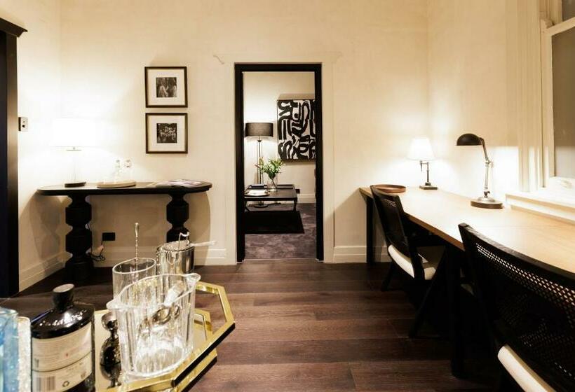 اتاق استاندارد, The Strand