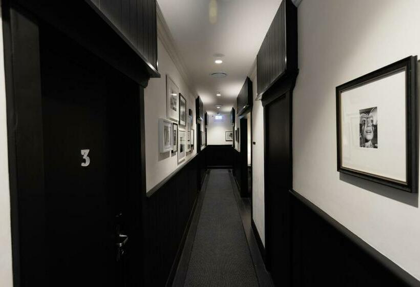 اتاق عادی, The Strand